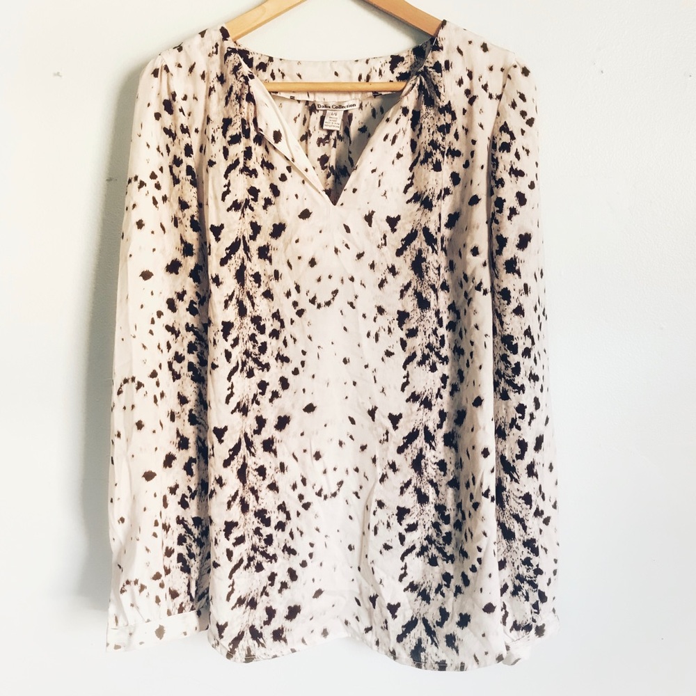 Long sleeve white blouse, snow leopard